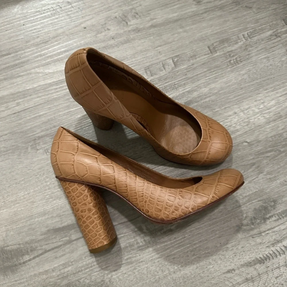 Tory Burch Chic Tan Croc-Patterned Heels Sz 6 neutral nude